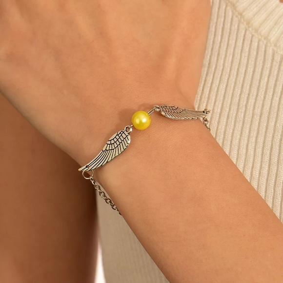 Harry Potter Golden Snitch Bracelet - Picture 6 of 7